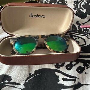 Illesteva Leonard Sunglasses in Tortoise C.13 47~22 145 Green Mirror Lenses